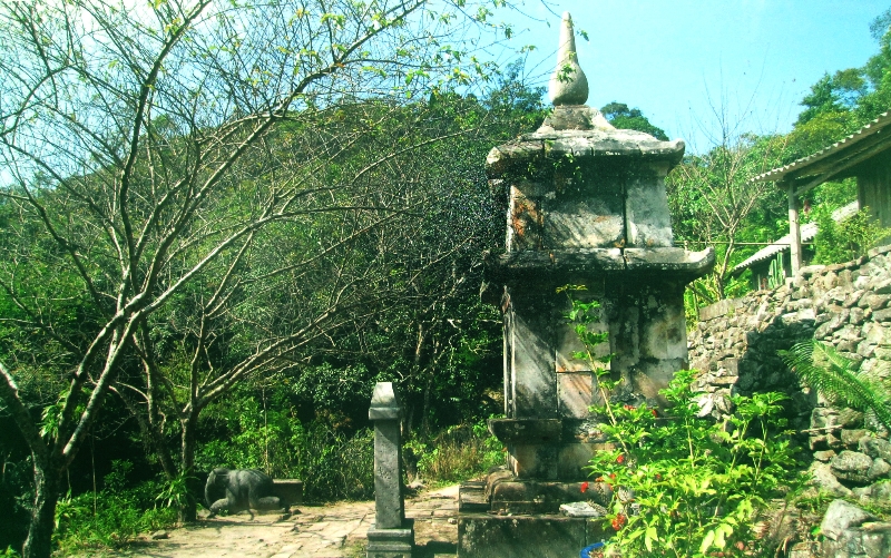 Tháp Phật hoàng - Chùa Ngọa Vân